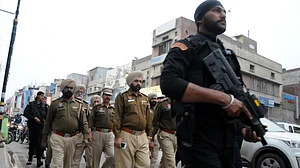 कश्मीर में आतंकवाद जारी रखने के लिए पंजाब को बनाया जा रहा अड्डा, पाकिस्तान के मंसूबों का डीजीपी ने किया खुलासा