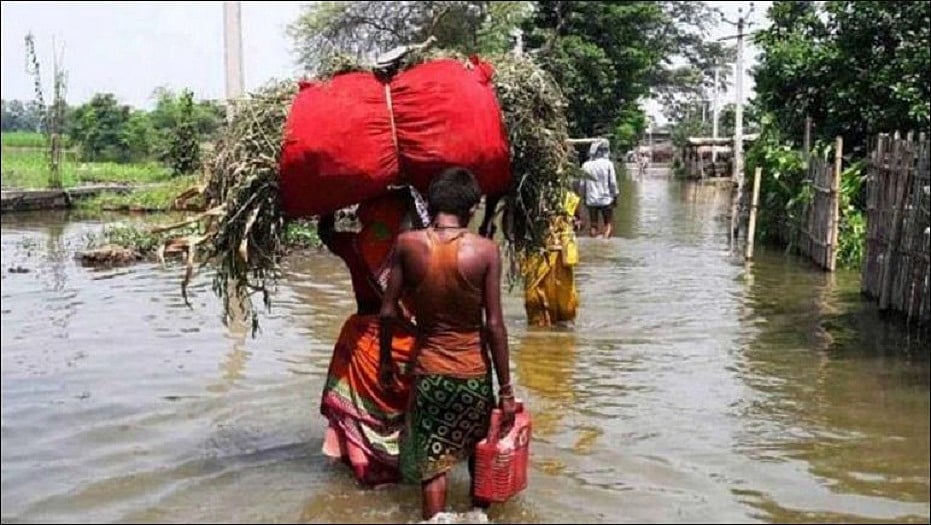 कोरोना से बेहाल उत्तर प्रदेश में बाढ़ का खतरा, नदियों में उफान से खेतों और घरों में घुसा पानी