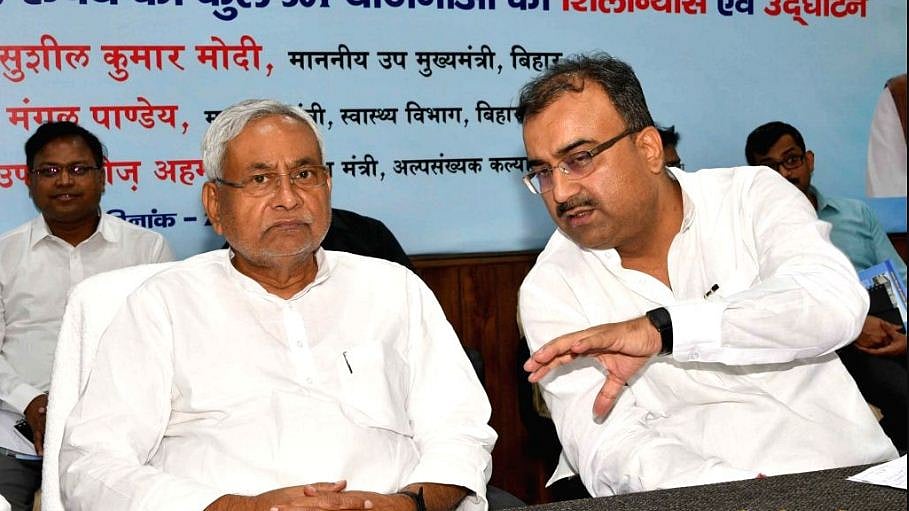 बिहारः कोरोना विस्फोट के बाद जागी नीतीश सरकार, अब अनुमंडलीय अस्पतालों में कोरोना सैंपल लेने का ऐलान