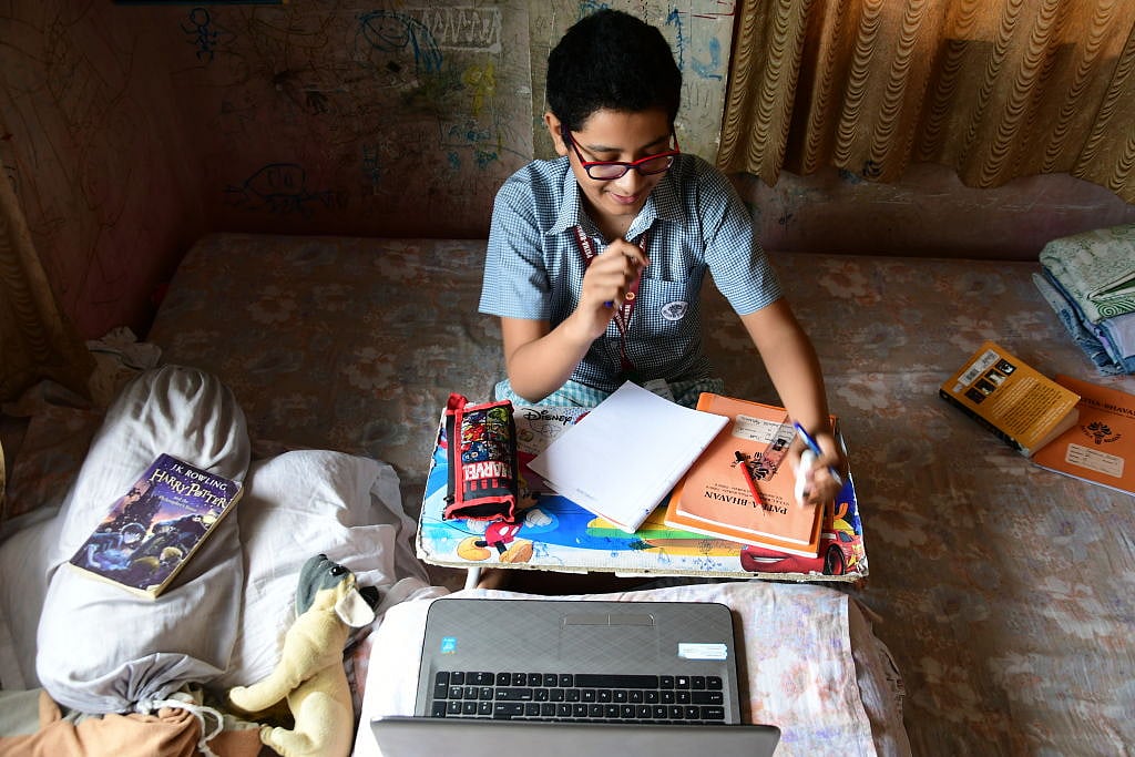 स्कूल-कॉलेजों और विश्वविद्यालयों पर डिजिटल हमला, क्या ऑनलाइन शिक्षा की आड़ में किया जा रहा है धंधा !