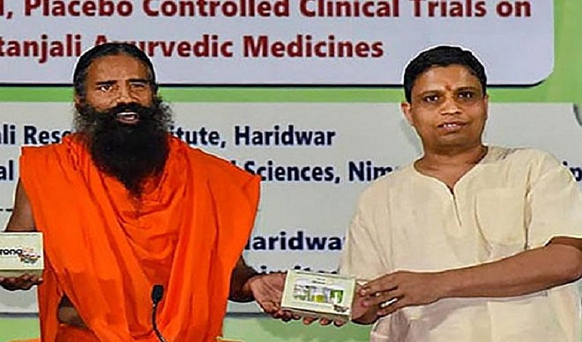 रामदेव के खिलाफ केस की मांग पर दिल्ली पुलिस से जवाब तलब, आयुष मंत्रालय दे चुका है दवा बेचने की इजाजत   