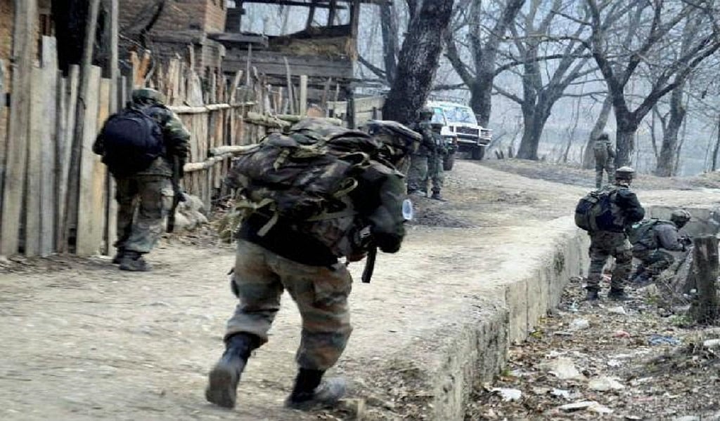 जम्मू-कश्मीर: सोपोर में CRPF के गश्ती दल पर आतंकी हमला, एक जवान शहीद, तीन घायल