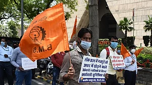 मोदी सरकार के खिलाफ आया संघ समर्थित मजदूर संगठन, ‘सरकार जगाओ सप्ताह’ आयोजित करने का ऐलान