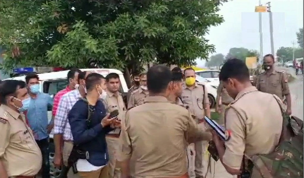 यूपी: कानपुर देहात में हिस्ट्रीशीटर को पकड़ने गई पुलिस टीम पर फायरिंग, DSP समेत 8 पुलिस कर्मी शहीद