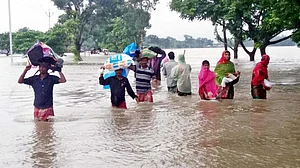 बिहार की नदियां उफान पर, कई इलाकों में बाढ़ का खतरा, IMD ने और बारिश की चेतावनी की जारी