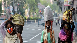 बंगाल लौटने पर प्रवासी मजदूरों को गांव में घुसने से रोका, जंगल में टेंट लगाकर रहने को मजबूर