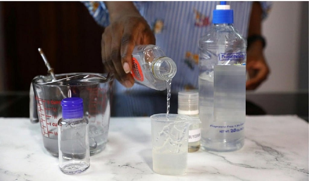 आंध्र प्रदेश: जब नहीं मिली शराब तो सैनिटाइजर ही पी गए, 9 लोगों की मौत, मचा कोहराम