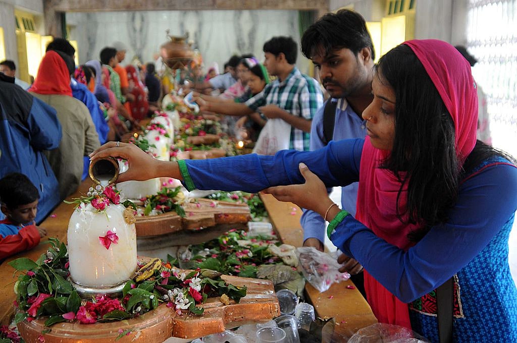 Sawan 2025: सावन का पवित्र महीना शुरू, 'बम बम भोले' के जयकारे से गूंजे शिवालय