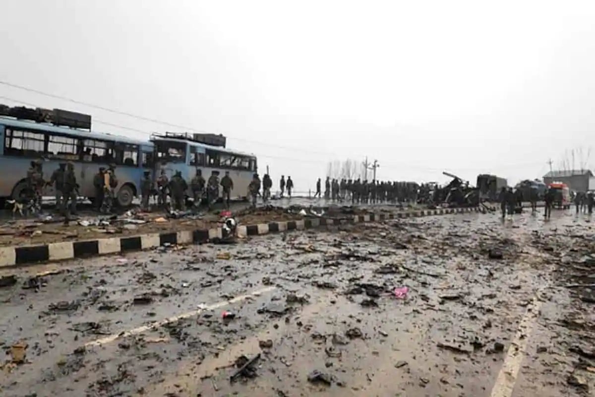 पुलवामा हमले के लिए उमर के खातों में जमा किए गए 10 लाख, इसी पैसे से खरीदा गया 200 किलोग्राम विस्फोटक और मारुति ईको कार: NIA