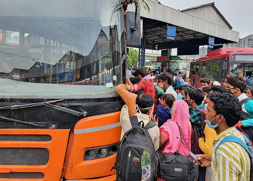 हजारों की संख्या में रोज वापस लौटने लगे  प्रवासी मजदूर, बिना मदद बच्चों का पेट पालना हुआ मुश्किल