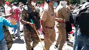 उत्तर प्रदेश: कोरोना के बीच नीट परीक्षाओं के खिलाफ समाजवादी पार्टी का प्रदर्शन, पुलिस ने किया लाठीचार्ज
