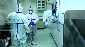 देश में कोरोना ने फिर ध्वस्त किए सभी रिकॉर्ड, 24 घंटे में 75760 नए केस, 1023 की मौत, कुल संक्रमित 33 लाख के पार