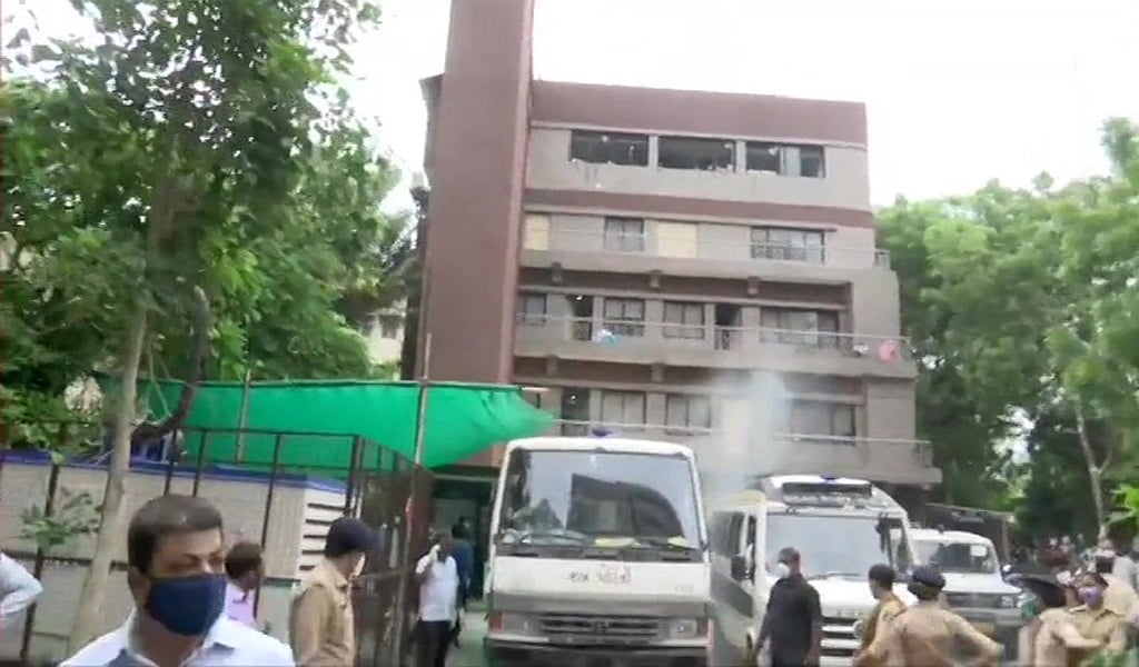 गुजरात: अहमदाबाद के कोविड अस्पताल में आग का तांडव, 8 मरीजों की दर्दनाक मौत