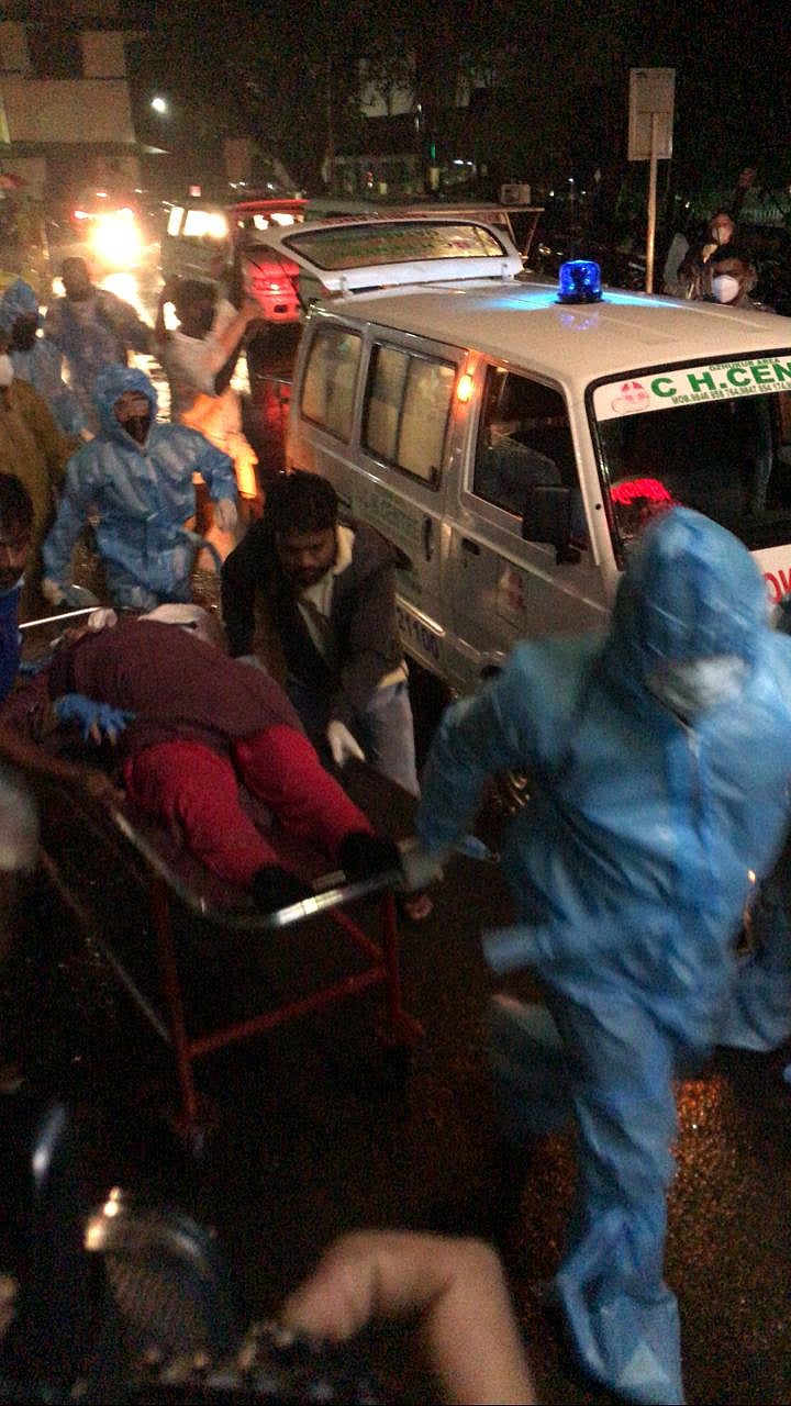 बड़ी खबर LIVE: कोझिकोड विमान हादसे में 16 की मौत, सभी घायलों को पहुंचाया गया अस्पताल, बचाव का काम पूरा हुआ