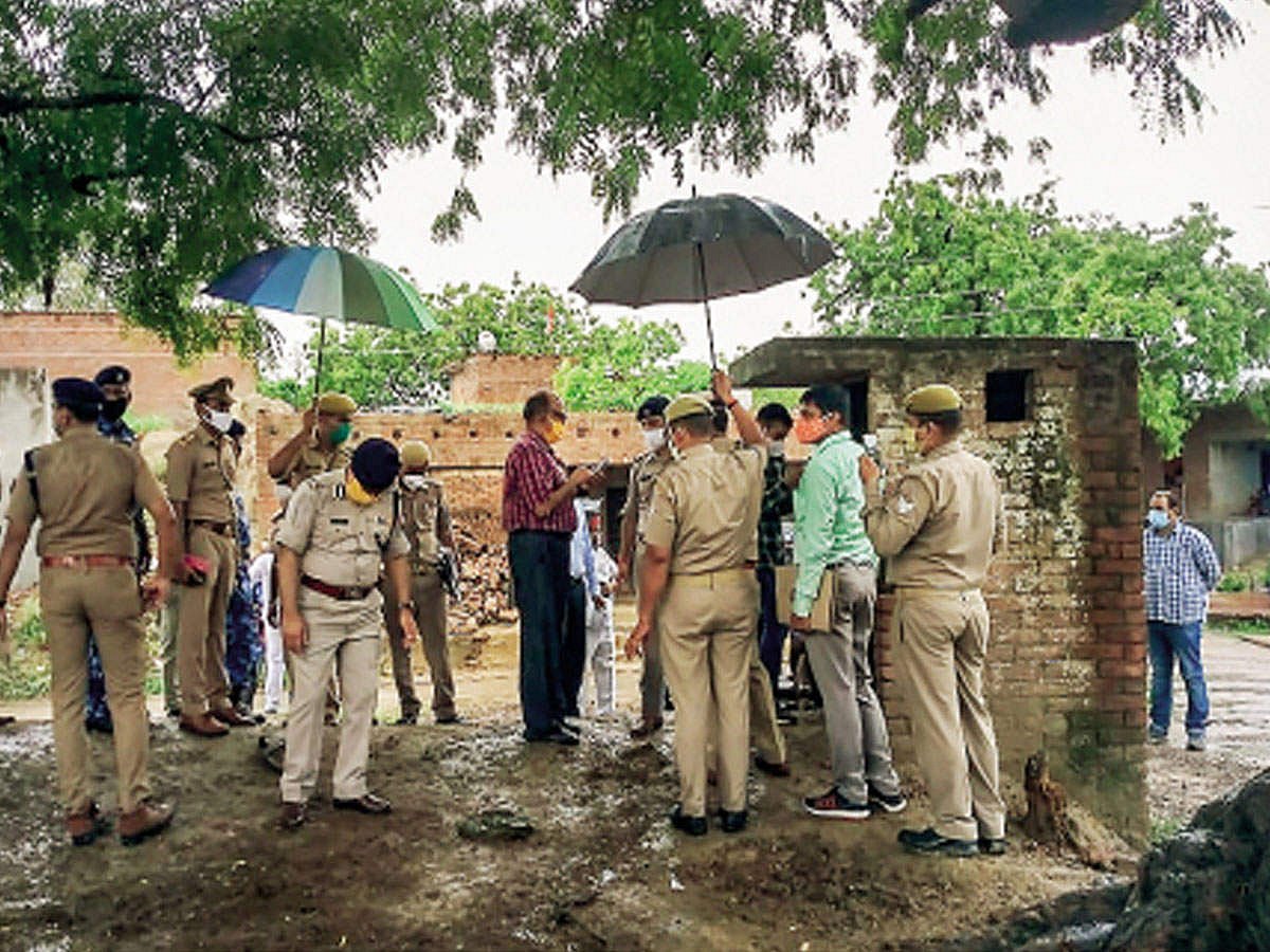 गैंगस्टर विकास दुबे का एक और खास 50 हजार का इनामी रामू बाजपेयी गिरफ्तार, बिकरू कांड में उपयोग किए हथियार बरामद 