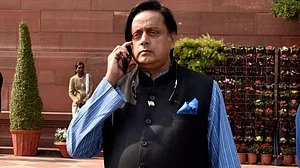 फेसबुक को थरूर के समन पर बौखलाई बीजेपी, रोकने के लिए प्लान ‘ए’ और ‘बी’ पर काम