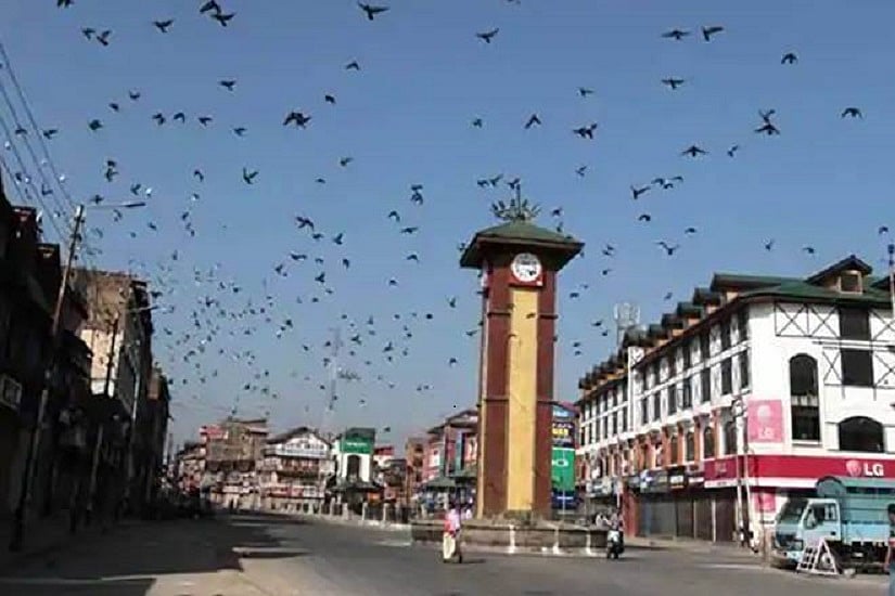 जम्मू-कश्मीरः 500 से अधिक कर्मचारियों पर ‘राष्ट्रविरोधी गतिविधियों’ का आरोप, कार्रवाई की तैयारी
