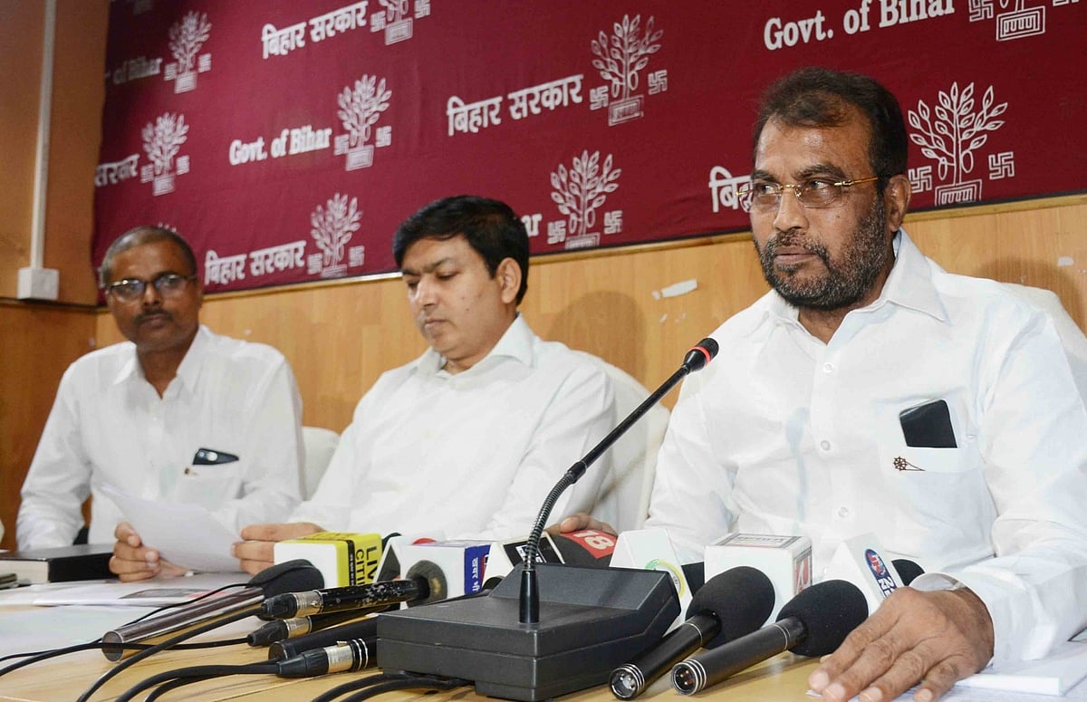 विधानसभा चुनाव से पहले नीतीश कुमार को बड़ा झटका! श्याम रजक ने थामा 'लालटेन', आरजेडी में हुए शामिल