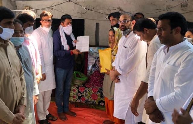 प्रियंका गांधी के संदेश के साथ सुदीक्षा के परिजनों से मिला कांग्रेस दल, इंसाफ की लड़ाई लड़ने का दिया भरोसा