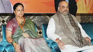 राजस्थान: BJP को दो-फाड़ की चिंता, 20 विधायक गुजरात भेजे, 50 विधायकों के साथ वसुंधरा के पार्टी छोड़ने की अटकलें