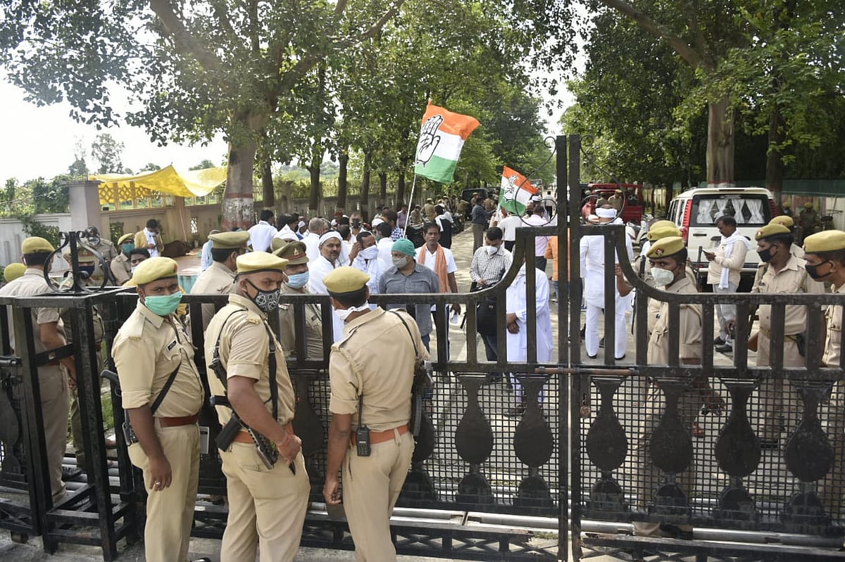 दलित प्रधान हत्या: यूपी कांग्रेस अध्यक्ष समेत कई नेता आजमगढ़ में किए गए नजरबंद, परिजनों से पहुंचे थे मिलने
