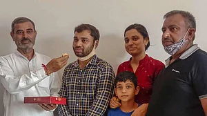 IAS टॉपर प्रदीप को अफसर बनाने के लिए पिता ने पेट्रोल पंप पर नौकरी की, बेच दी पुश्तैनी जमीन