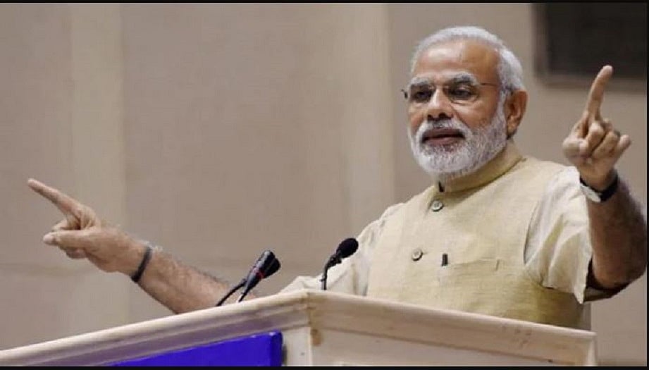 विष्णु नागर का व्यंग्यः आगे मूर्खता के और चमत्कार देखने मिलेंगे, अभी तो फूलझड़ी चली है, बम फूटना बाकी है!