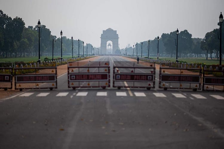 खरी-खरीः लॉकडाउन में देश का लोकतंत्र, चारों ओर घना अंधेरा, खतरे में लोकतांत्रिक परंपरा