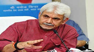 यूपी: जम्मू-कश्मीर के उपराज्यपाल मनोज सिन्हा की कार वाराणसी में हुई दुर्घटनाग्रस्त, बाल-बाल बचे