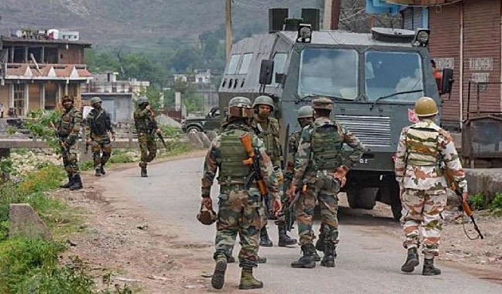 जम्मू-कश्मीर: बडगाम में सुरक्षा बलों की बड़ी कार्रवाई, लश्कर के 4 मददगार गिरफ्तार, हथियार और गोला-बारूद बरामद