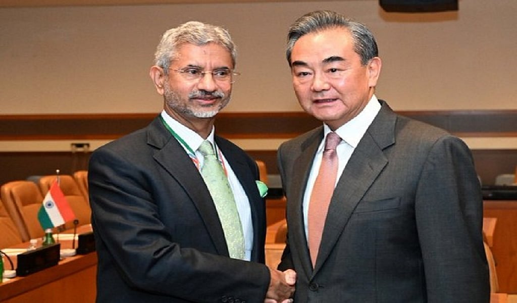 LAC पर तनाव के बीच भारत-चीन के विदेश मंत्री मॉस्को में मिले, जानें इस बैठक से क्या निकला