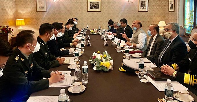 LAC पर तनाव के बीच राजनाथ ने चीन के रक्षामंत्री से की मुलाकात, रूस दौरे पर मिले दोनों नेता