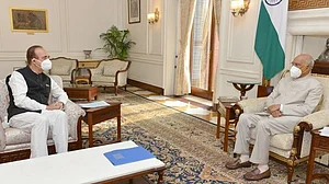 कृषि विधेयकों पर विपक्षी नेताओं ने राष्ट्रपति से की मुलाकात, बिल को वापस करने का किया अनुरोध