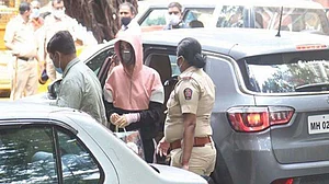 सुशांत केस: ड्रग्स मामले में रिया से NCB ने आज 8 घंटे तक की कड़ी पूछताछ, जानें किस तरह के पूछे गए सवाल!
