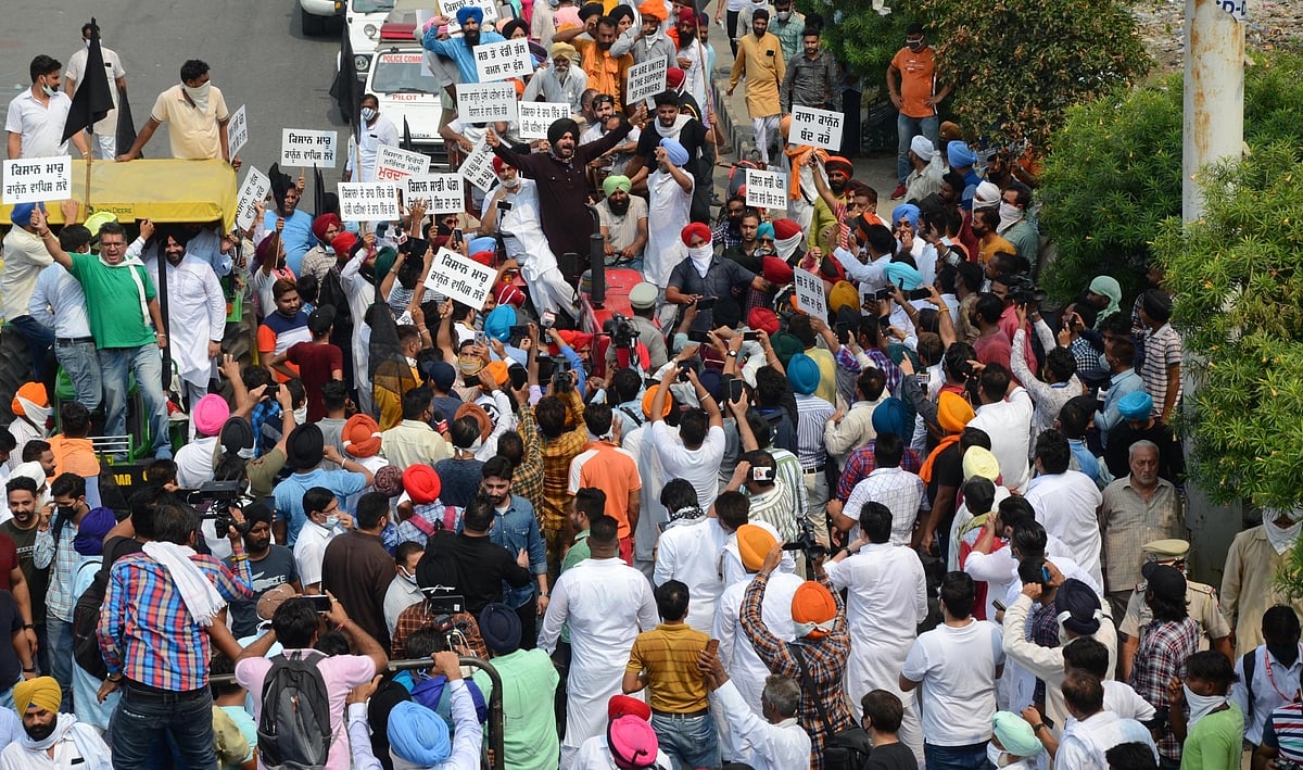 कृषि विधेयकों के विरोध में किसानों का भारत बंद, यूपी, बिहार, पंजाब समेत दूसरे राज्यों की देखें तस्वीरें 