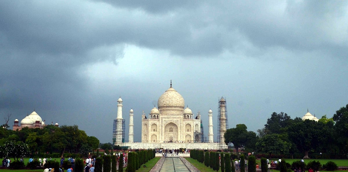 हाय ताज! हम तुम्हारी नींव ही कमजोर होते देख रहे