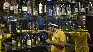9 सितंबर से खुलेंगे दिल्ली के पब और बार, लेकिन बदला-बदला नजर आएगा कोरोना काल में 'जाम' परोसने का तरीका