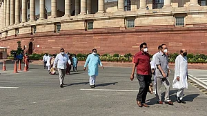 नवजीवन बुलेटिन: विपक्ष का राज्यसभा के सत्र के बहिष्कार का ऐलान और किसान बिल को लेकर राहुल का PM पर हमला