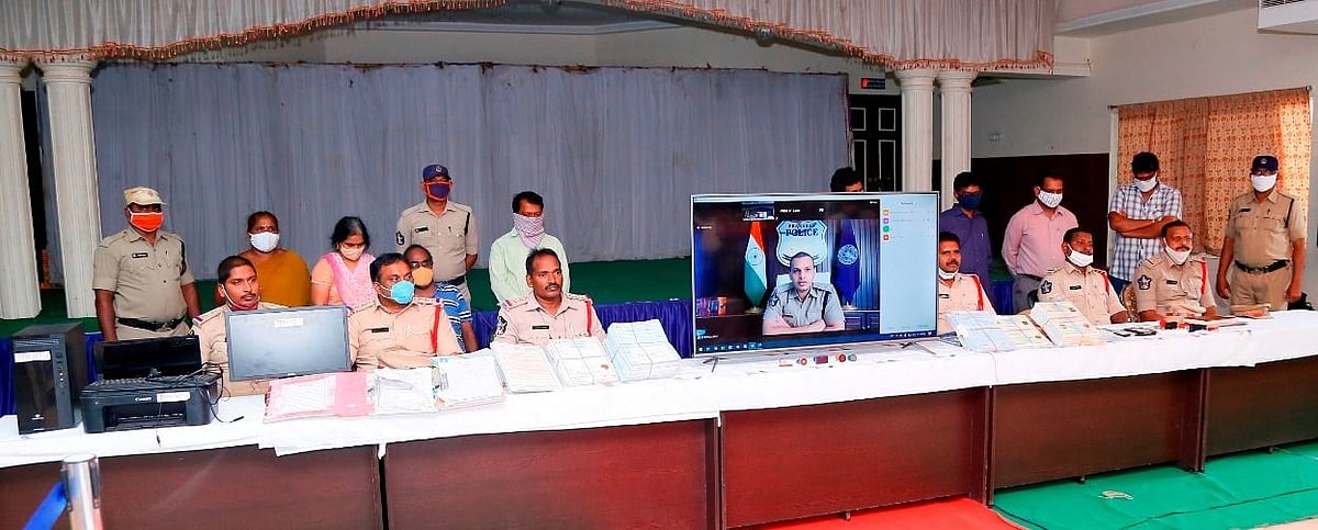 आंध्र प्रदेश में देशव्यापी फर्जी सर्टिफिकेट रैकेट का भंडाफोड़, 500 पाठ्यक्रमों के लिए बनाया जा रहा था प्रमाणपत्र 