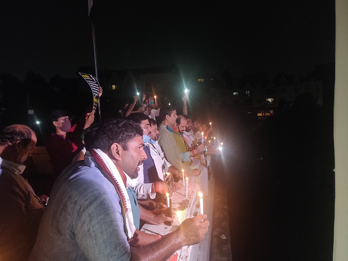 बड़ी खबर LIVE: देश भर से #9बजे9मिनट अभियान में रोजगार के लिए उठी आवाज, लखनऊ में यूथ कांग्रेस के नेता गिरफ्तार
