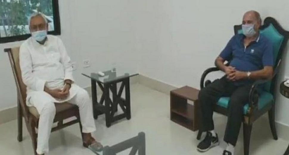बिहारः सुशांत के पिता ने नीतीश से की मुलाकात, बेटे को न्याय दिलाने का किया अनुरोध