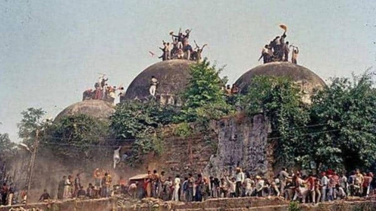 बाबरी मस्जिद ढांचा गिराने के लिए जज ने इन्हें ठहराया जिम्मेदार, आडवाणी, जोशी, कल्याण सिंह समेत 32 आरोपी बरी 