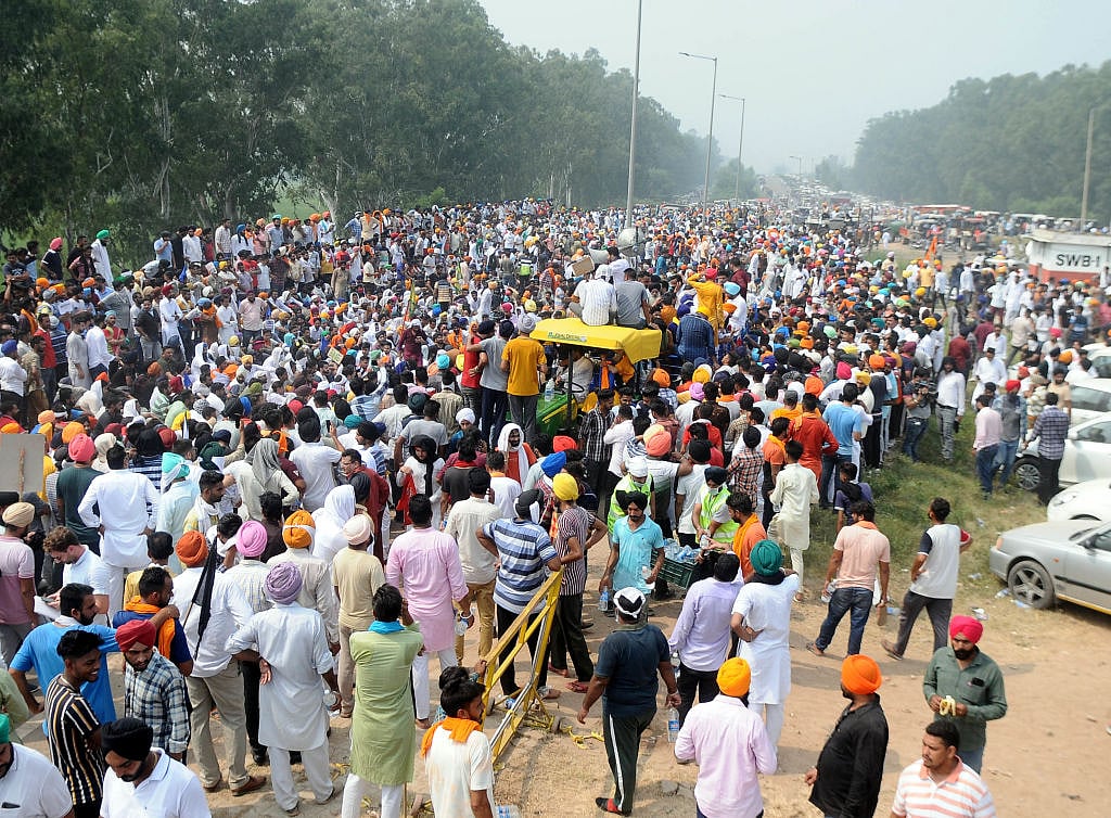खरी-खरी: किसान-मजदूर के अधिकार छीनने के लिए संसद की पीठ में छुरा घोंपकर लोकतंत्र की हत्या