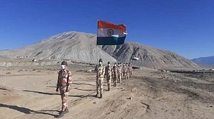 LAC पर भारत-चीनी सैनिक फिर आमने-सामने, आधी रात को गोलीबारी! जानें पेंगोंग के पास क्या हुआ?