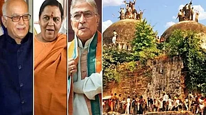 आडवाणी ने किया 'जय श्रीराम' कहकर स्वागत, जोशी बोले, 'एतिहासिक', बाबरी फैसले पर किसने क्या कहा