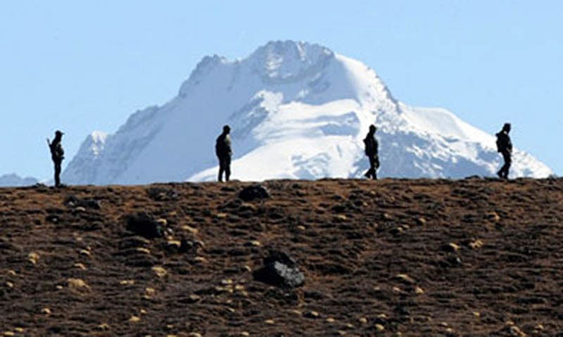 पैंगोंग झील के पास चीन बिछा रहा ऑप्टिकल फाइबर का जाल, सैटेलाइट तस्वीरों से खुली पोल