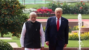 चुनाव आते ही ट्रंप ने भारत को लेकर बदला रंग, कोरोना से मौतों का सही आंकड़ा नहीं देने का आरोप लगाया