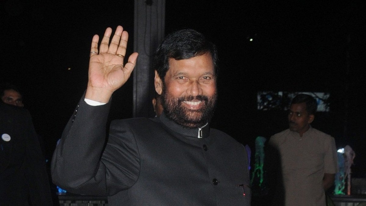 ऐसा रहा रामविलास पासवान का राजनीतिक सफर, कभी चूक गए थे बिहार का मुख्यमंत्री बनने से
