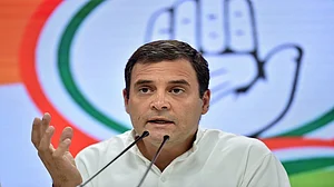 हाथरस कांड में शासन के रवैये पर राहुल गांधी का निशाना, बोले- सीएम और उनकी पुलिस कह रही नहीं हुआ किसी का रेप