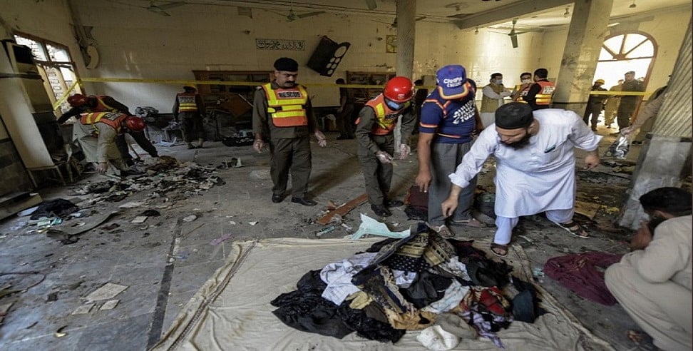 धमाके से दहला पाकिस्तान का पेशावर शहर, मदरसे में हुए ब्लास्ट में 7 की मौत, 70 घायल, भयावह तस्वीरें आईं सामने